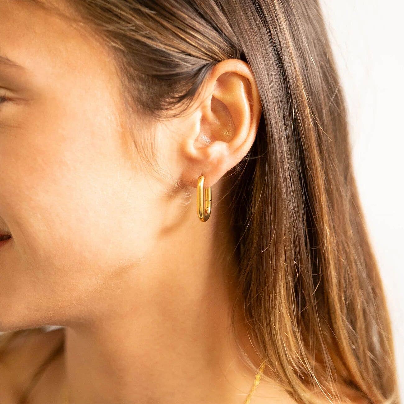 18K Gold PVD Stainless Steel Oval Huggie Earrings: Stainless / 15mm
