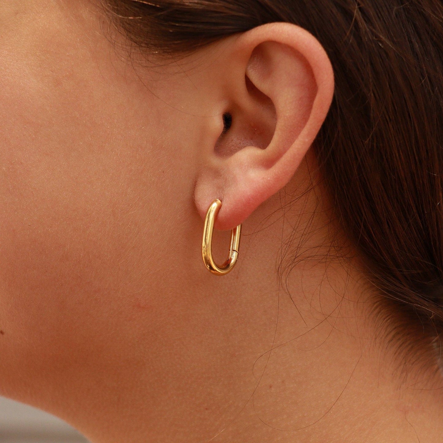 18K Gold PVD Stainless Steel Oval Huggie Earrings: Stainless / 15mm